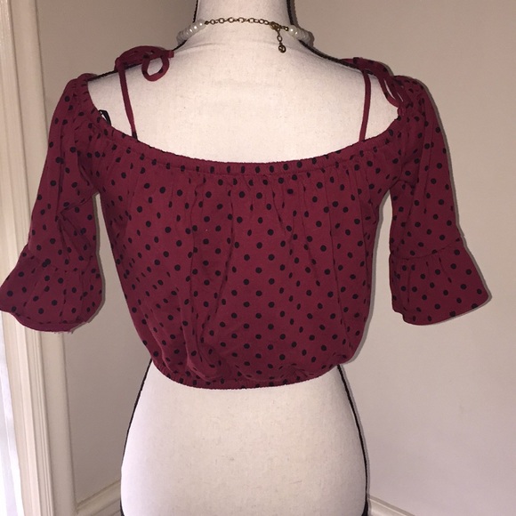 Elegant Off-Shoulders Crop Knit Top (NWOT) - Picture 4 of 7